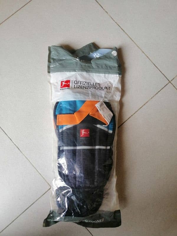 BUNDESLIGA ORIGINAL SHIN GUARDS | Size M |  Latest versions. 1