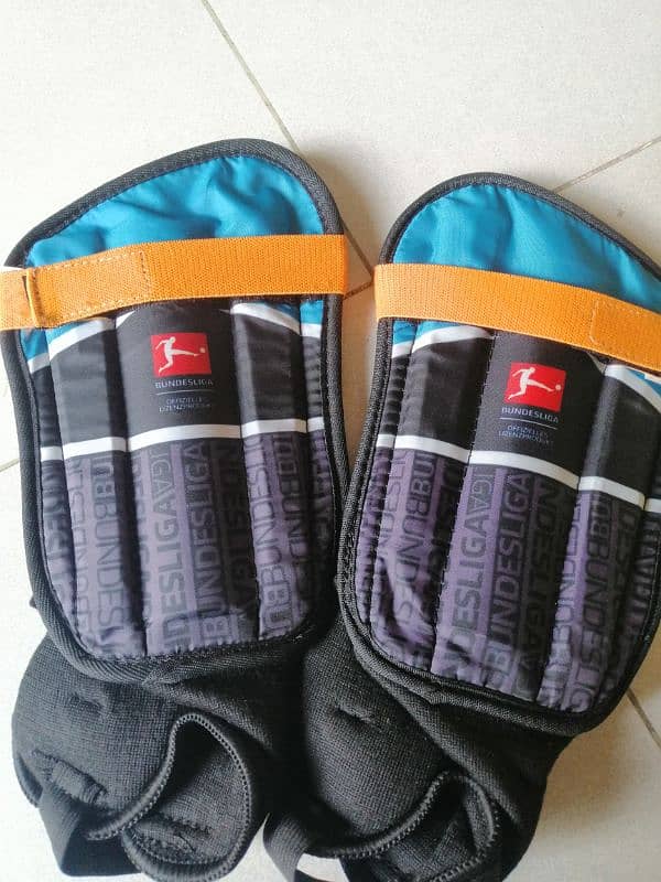 BUNDESLIGA ORIGINAL SHIN GUARDS | Size M |  Latest versions. 4