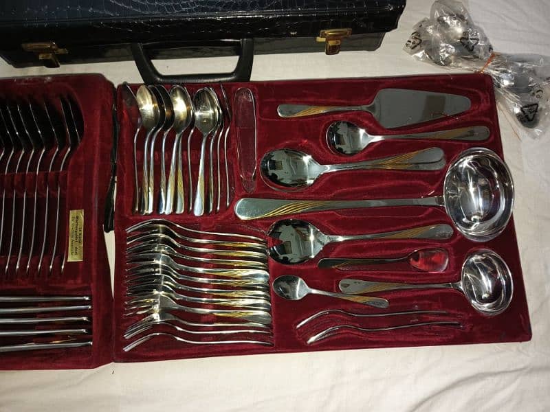 SOLINGEN 24 Carat Gold Platted CUTLERY SET 16