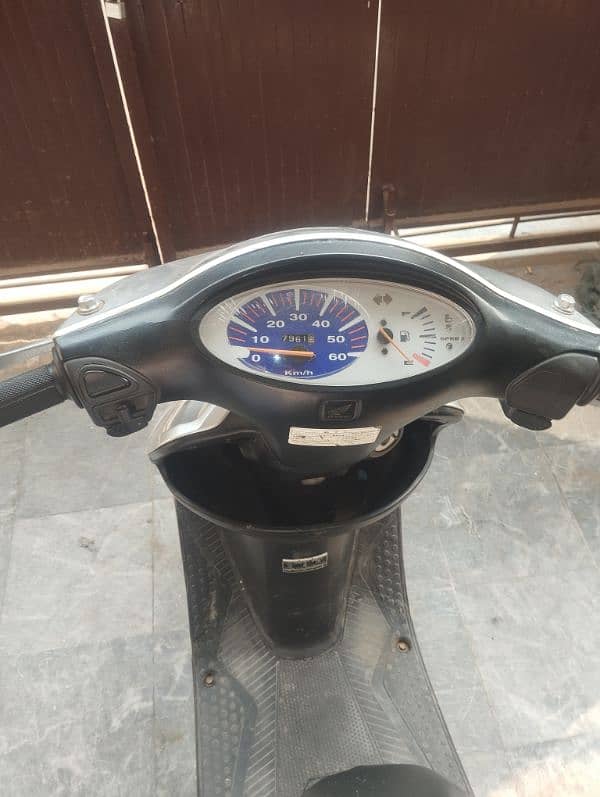 Honda Dio Scooty 1