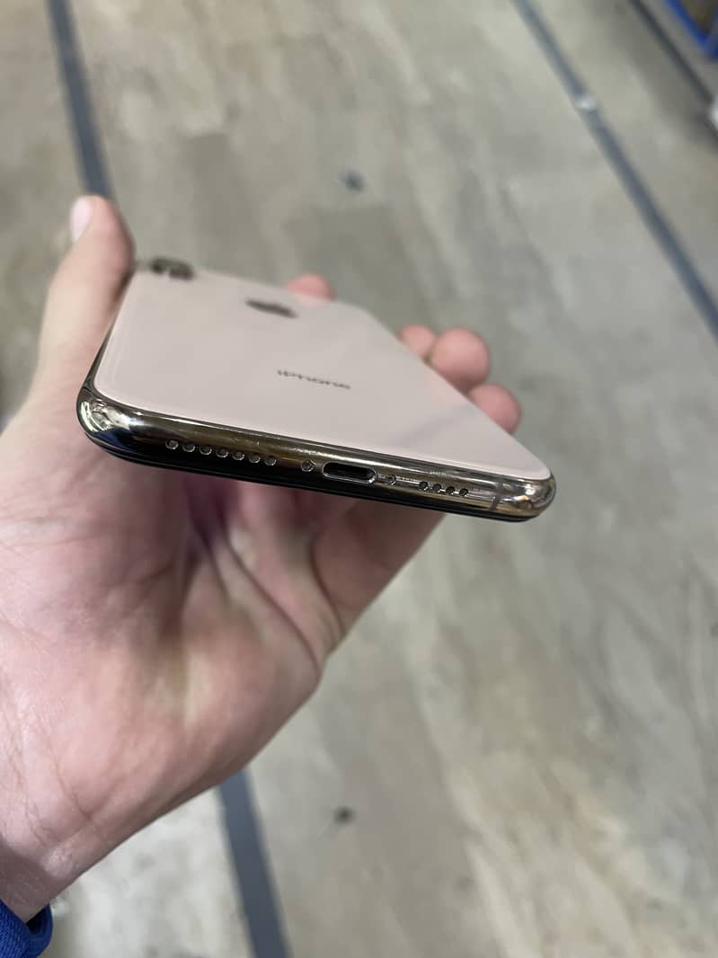 Apple iPhone XS Max 1