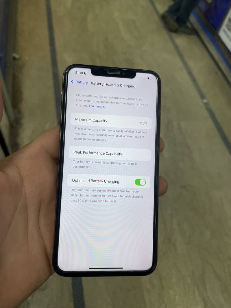 Apple iPhone XS Max 4