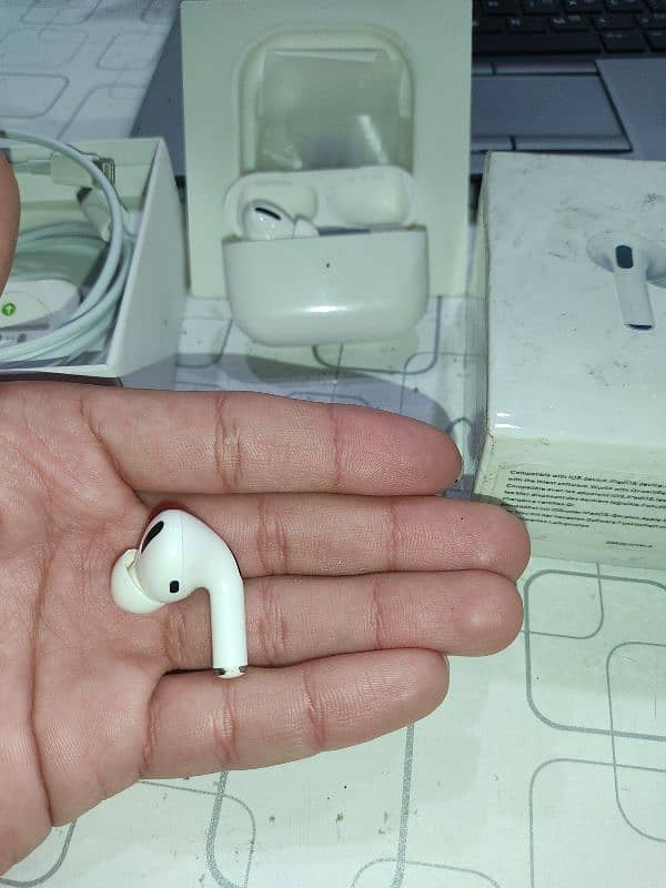 Apple Airpods Pro Gen 1 Original with box accessories 3