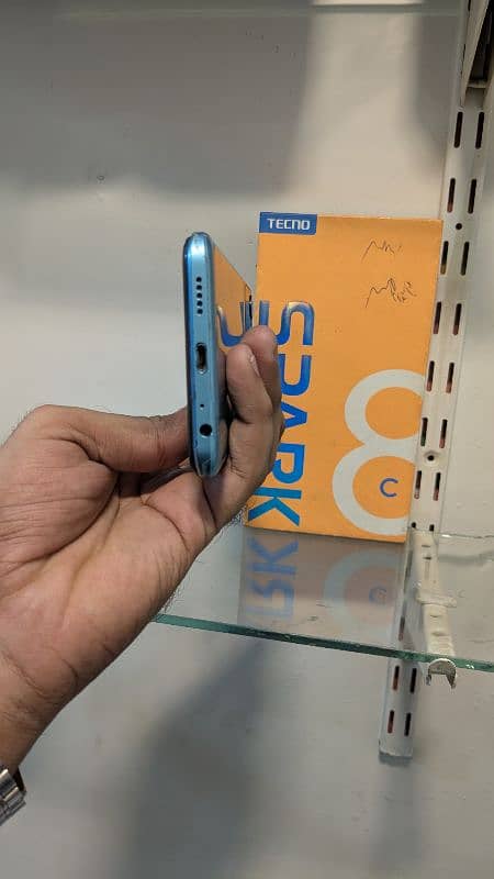 Tecno spark 8C 6/128 with box 4