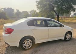 White Honda City i-VTEC 2015