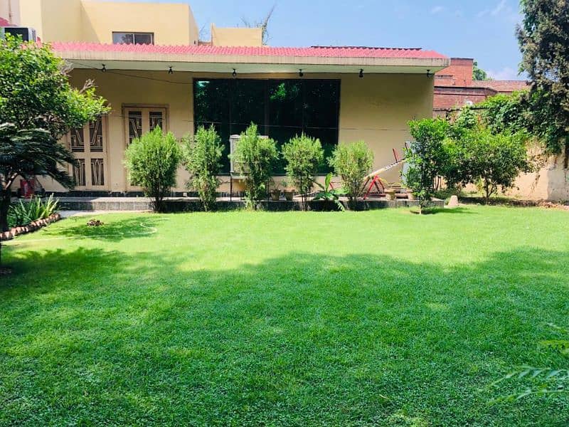 2 Kanal Corner House For Sale in Garden Towm 2