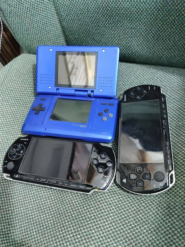 Sony PSP 3004 2003 Nintendo DS game console video game 0