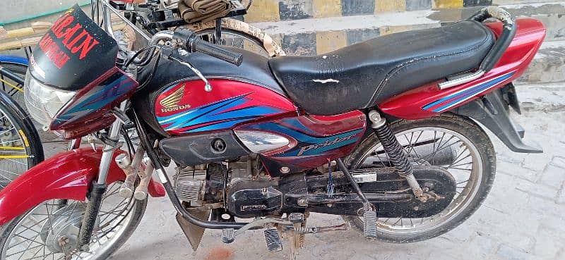 Honda prider new condition 2017/2016 0