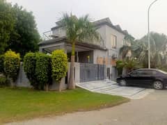 DHA Phase 6, 11 Marla, 05 Bed, Luxurious CORNER House For Sale.