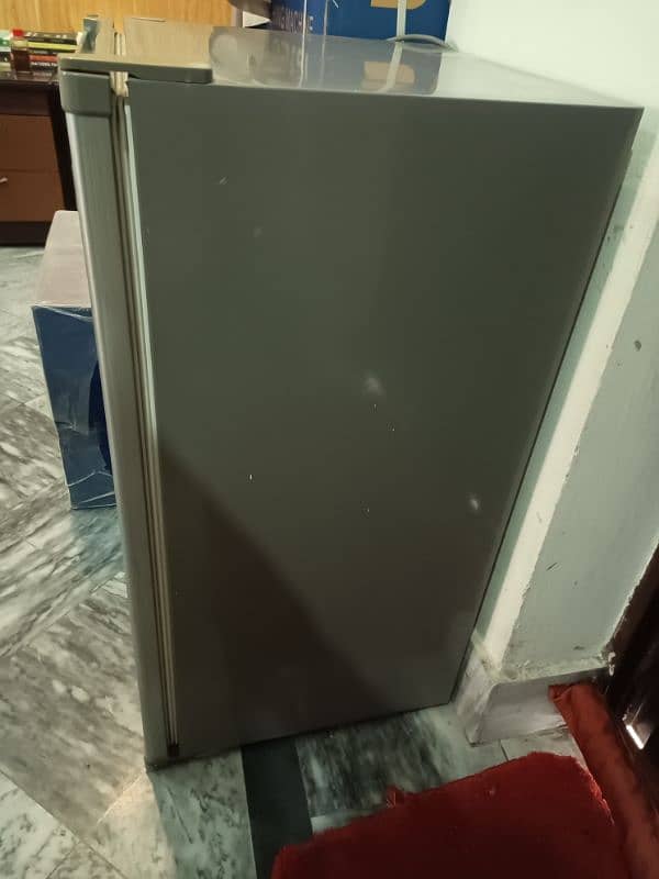 Signature Mini Room Fridge 2