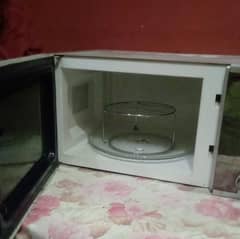 I'm selling my microwave oven