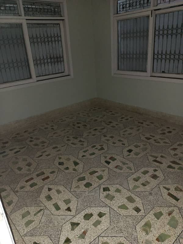 2 bed d d Portion for rent in abul Hasan isphani Road near imam bargah 7