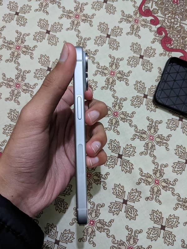 iPhone 15 (with box) 3