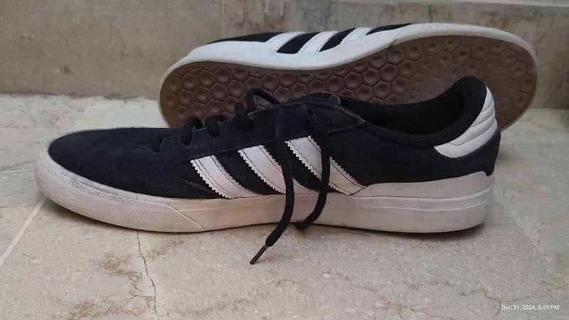 adidas  shoes 0