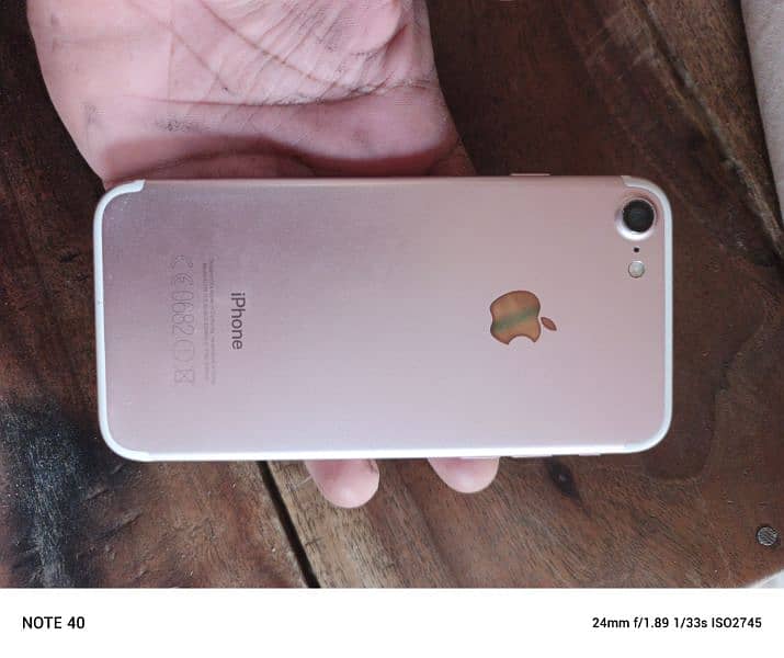 i phone 7 . . 32gb good condition urgent salle 1