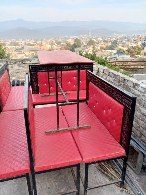 Chairs and Table, دیچ کی چمچ ، کیمے والی مشین، 6