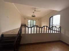 Separate Gate Upper Portion 01 Kanal House UPS Install New Geyser 3 Bed Room 3 CarParking DHA Phase 3