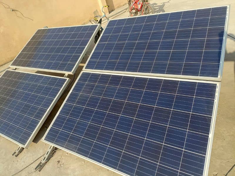 "6 High-Quality Solar Panels for Sale – Excellent Condition" 4