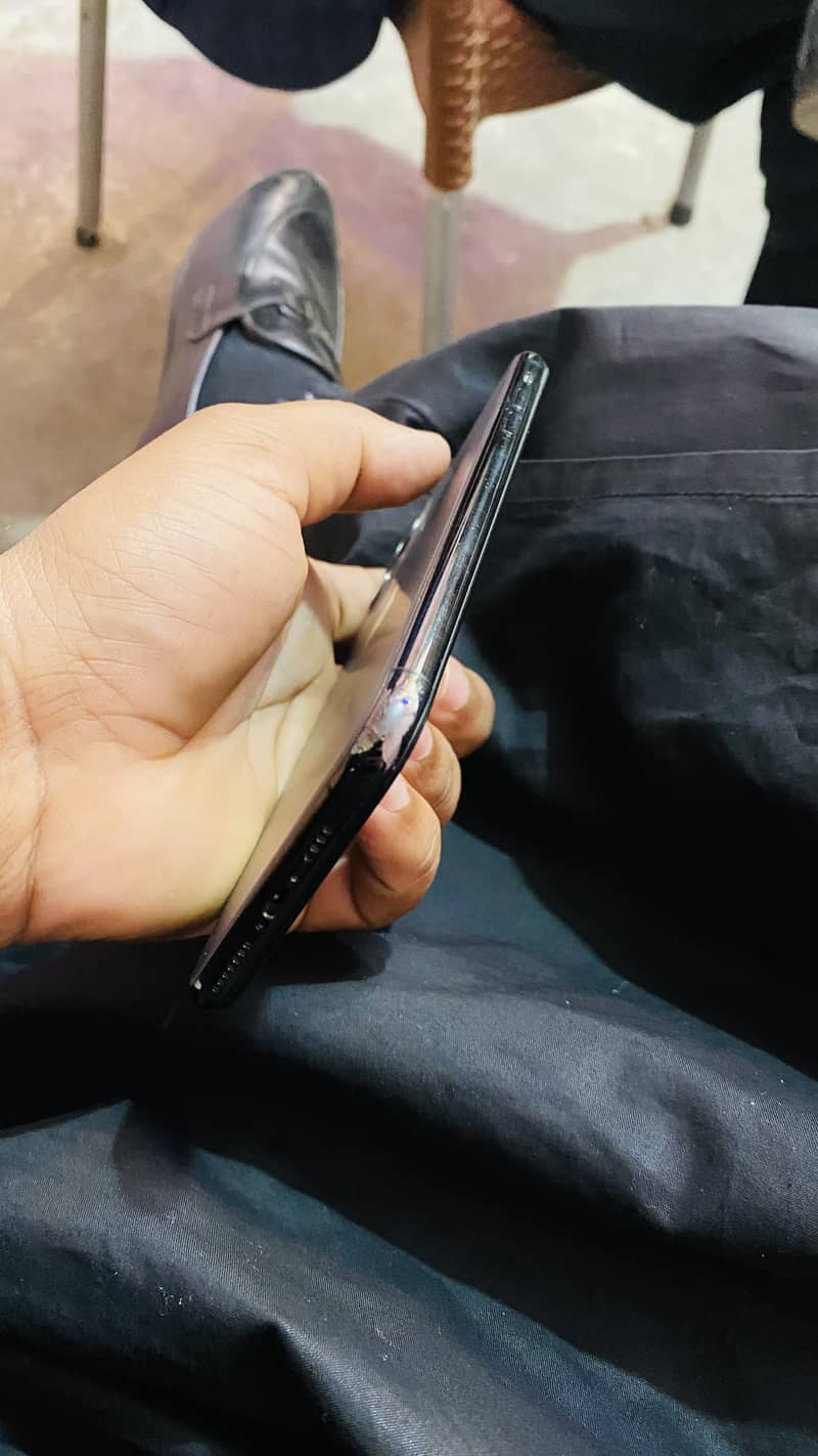 Apple iPhone 11 Pro Max 2