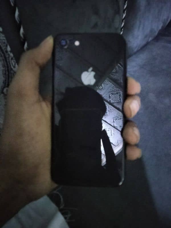 I am selling iphone 8 non pta 7