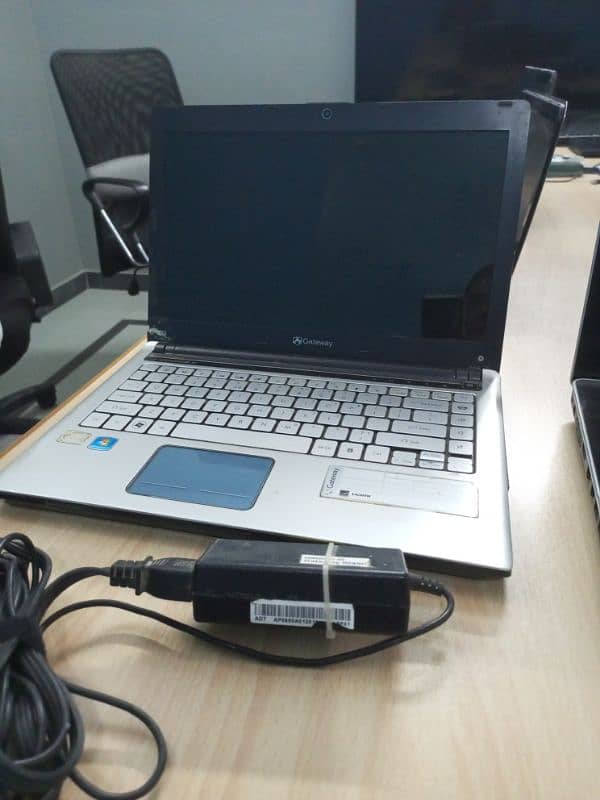 Gateway ID49C laptop for sale 0