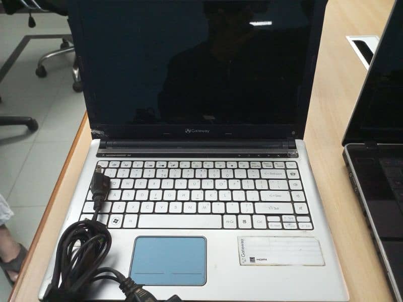 Gateway ID49C laptop for sale 3