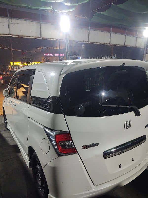 Honda Freed Spike 2015 6