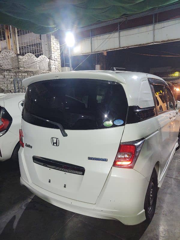 Honda Freed Spike 2015 7