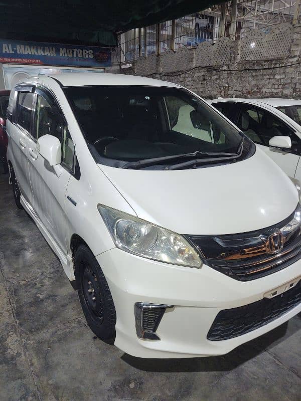 Honda Freed Spike 2015 1