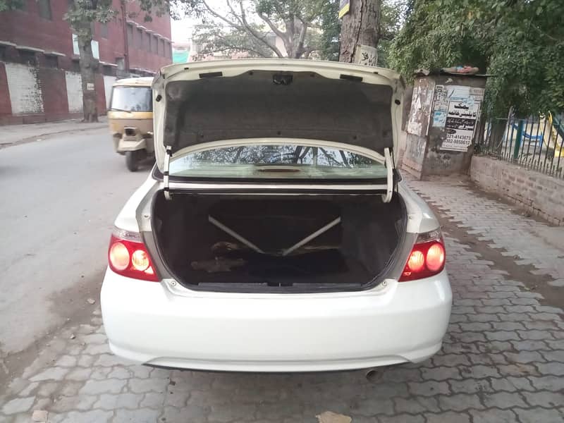 Honda City IDSI 2006 Manual 4