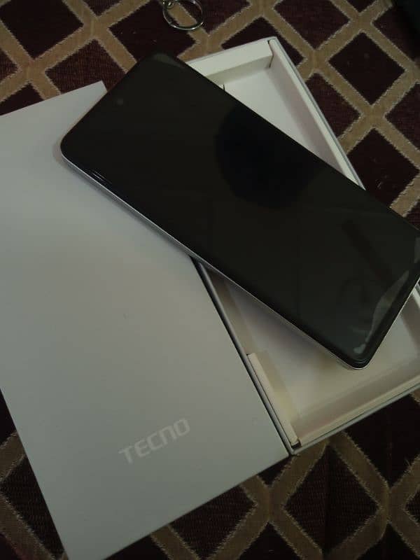 Tecno spark 10 pro 8+8/256 10