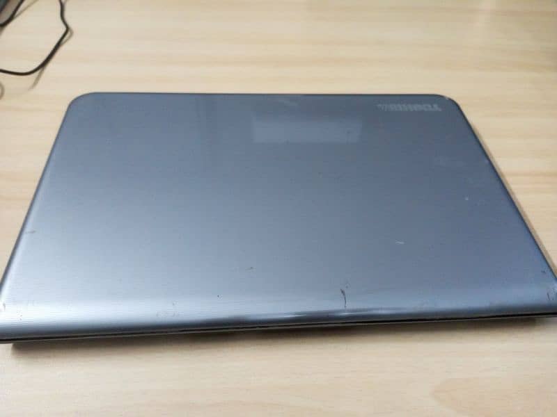 Toshiba Touch screen Satellite L55t-A5290. 4