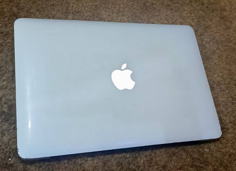 Macbook Pro 2015 13-inch 10/9 Condition 0