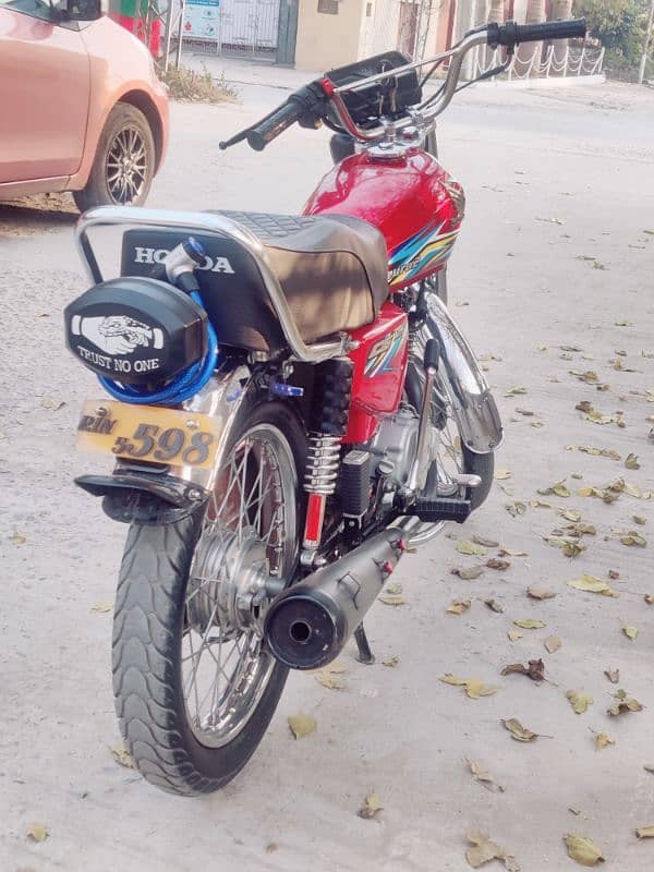 Honda 125 Rawalpindi number 2018 model on my name biomatric available 1