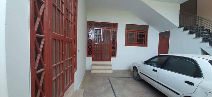 240 Sq. yds House Available For Rent 4