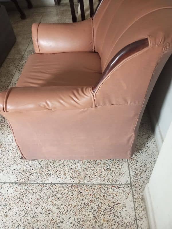 used 5 seater sofa in good condition 3