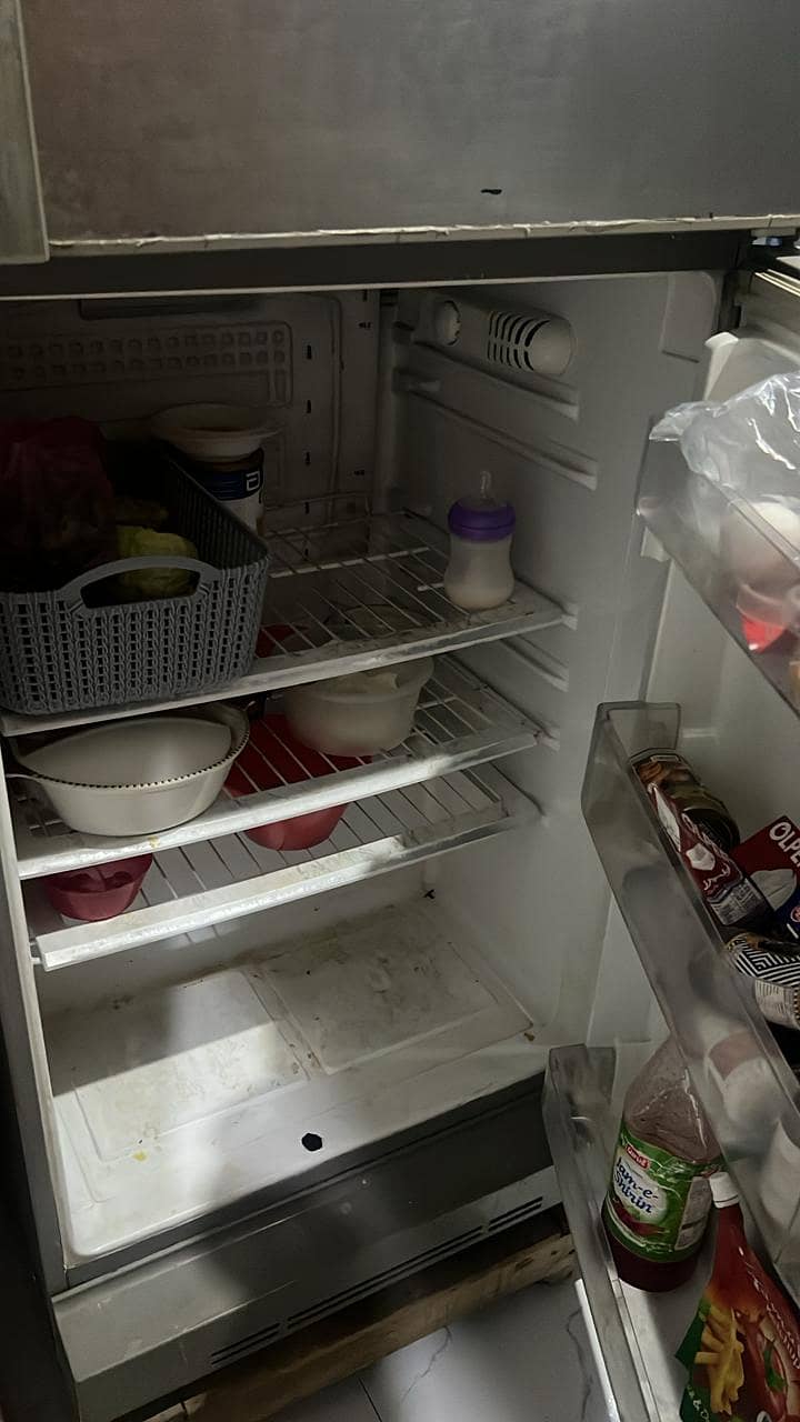 USED FRIDGE FOR SALE KOY MASLA NAHI NEW MODEL BUY YE AS LEYE SALE K 2