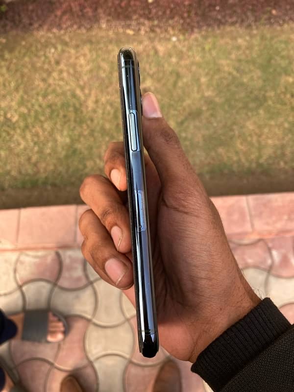 iphone 11 pro 64GB Factory unlock 9.5/10 0