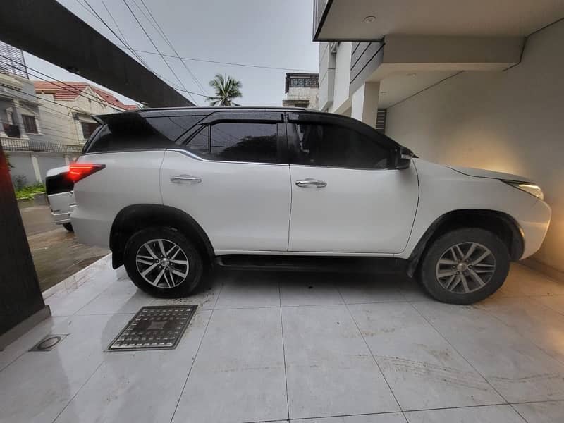 Toyota Fortuner 2017 V 2.7 Petrol 4x4 2