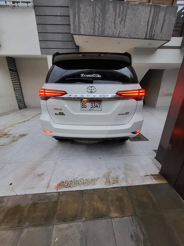 Toyota Fortuner 2017 V 2.7 Petrol 4x4 3