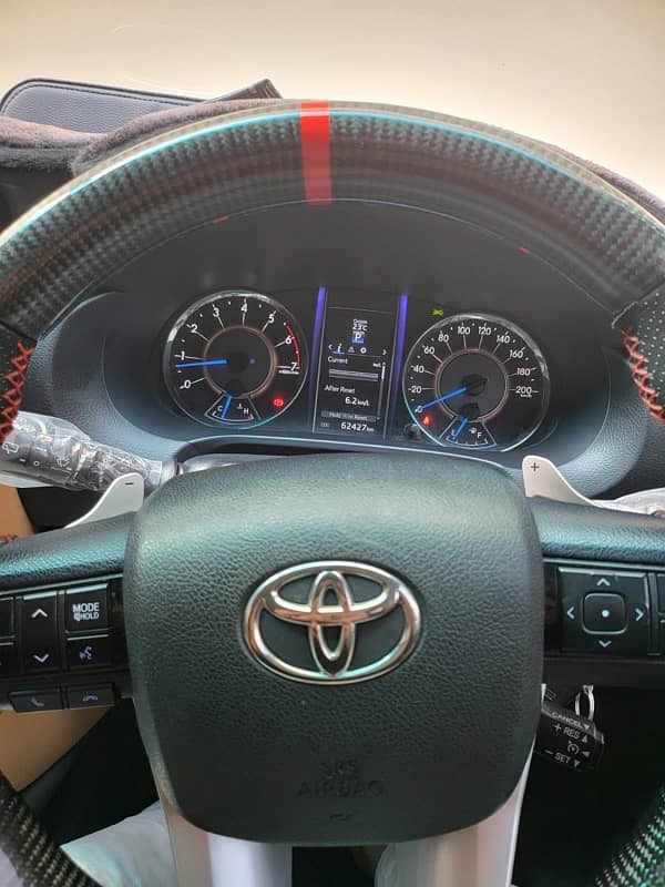 Toyota Fortuner 2017 V 2.7 Petrol 4x4 9