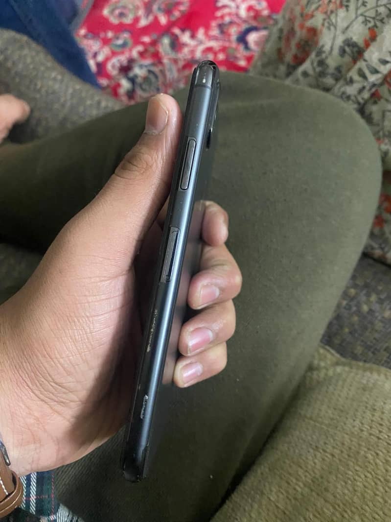 Iphone X 8/10 Condition with warranty 4