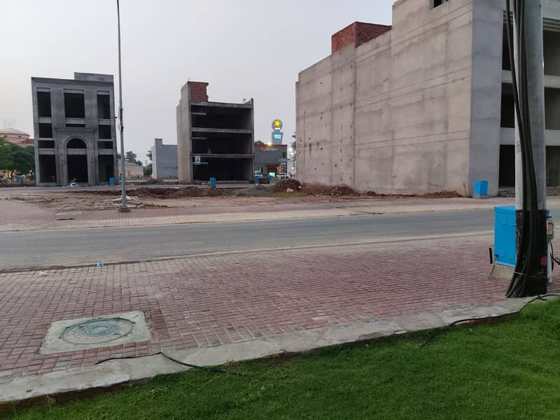 8 Kanal Prime Commercial Property for Rent at Koh-i-Noor, Faisalabad 2