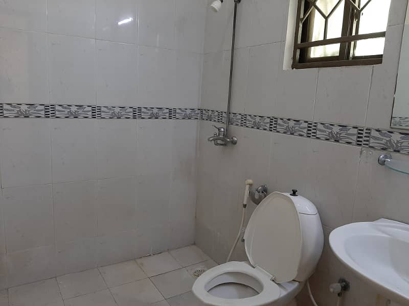 3 beds Upper Portion of One Kanal available for rent in PAF Falcon Complex Gulberg III Lahore 1