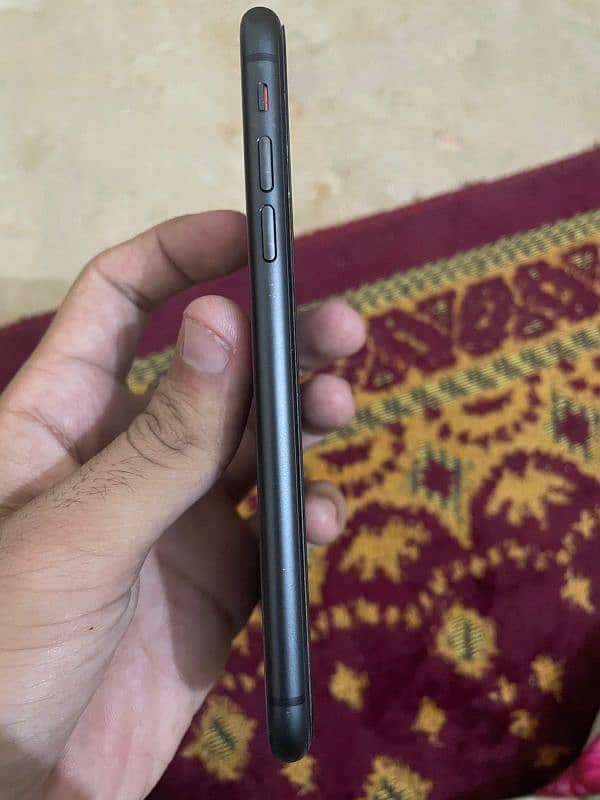 Iphone 11 with 10/10 Condition 4