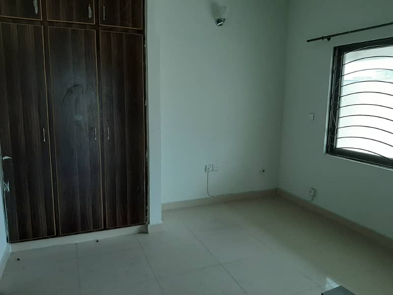 2 beds Upper Portion portion of 14 Marla available for rent at PAF Falcon Complex Gulberg III Lahore 5