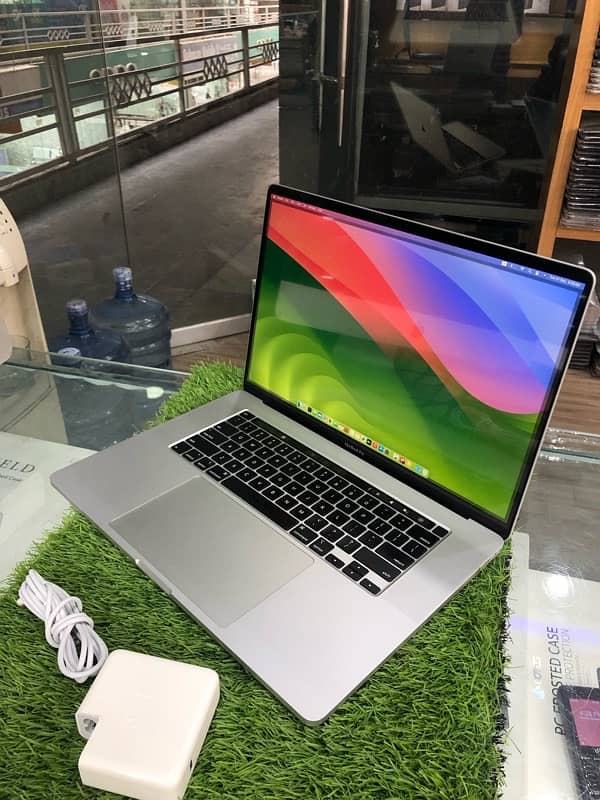 MacBook Pro 2019 (16-inch) 1