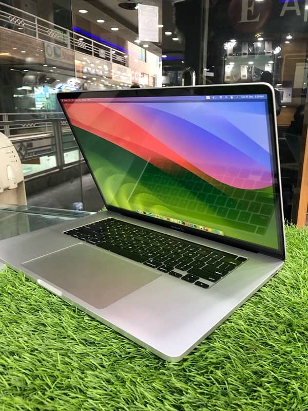 MacBook Pro 2019 (16-inch) 3