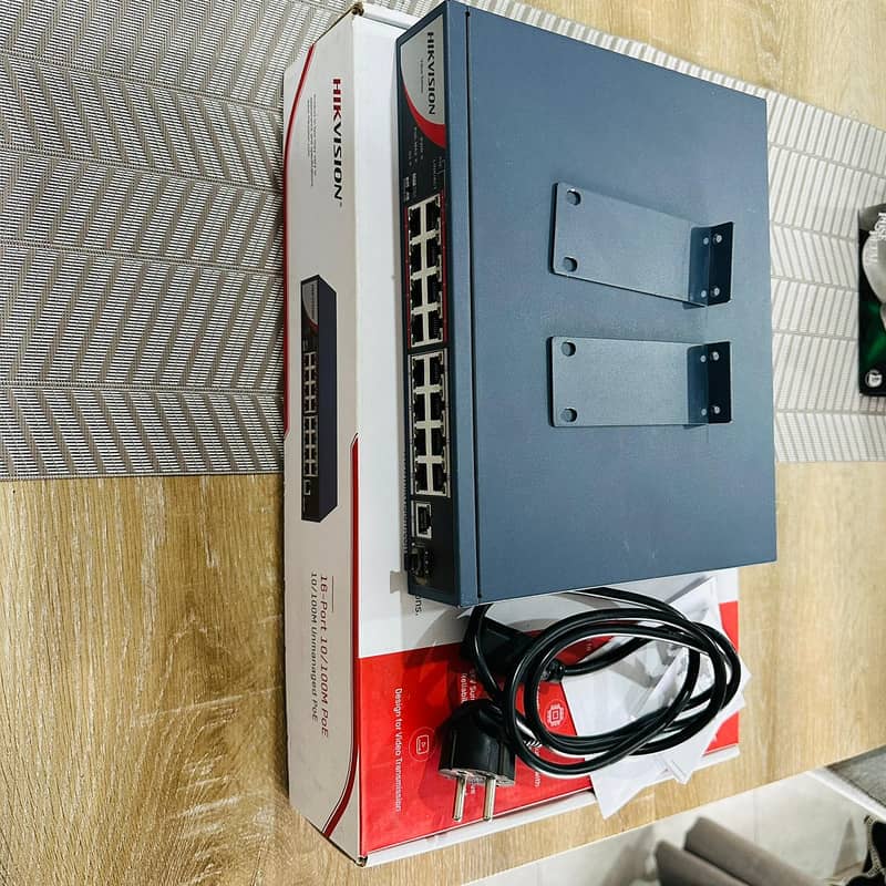 Hikvision 16 Port PoE Switch 1