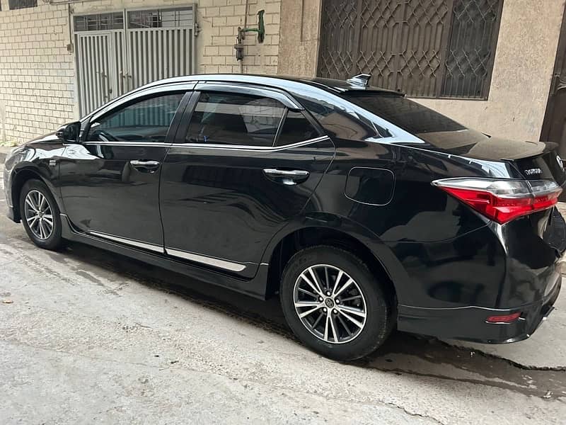 Toyota Corolla altis 1.8 manual transmission  model 2015 1